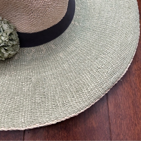 C.C 100% Paper Wide Brim TwoToned Hat, Raffia Flowers on Gray Band Cream & Green - Picture 8 of 12